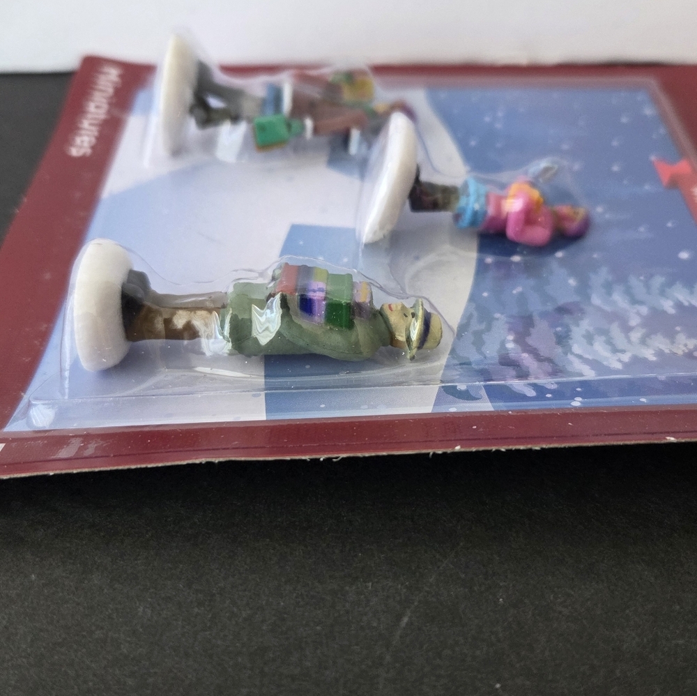 Cobblestone Corners Christmas Winter Village Figurines 3pc Set Home Decor Accent - Picture 7 of 8